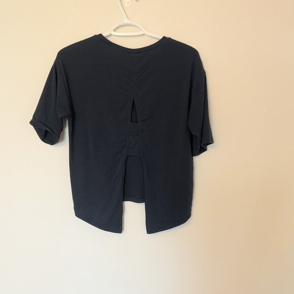 New Balance, graphic tee, navy blue, size small ( estimated) - Picture 6 of 9